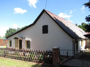Nettes Ferienhaus in Hartmannsdorf mit Garten, Terrasse und Grill